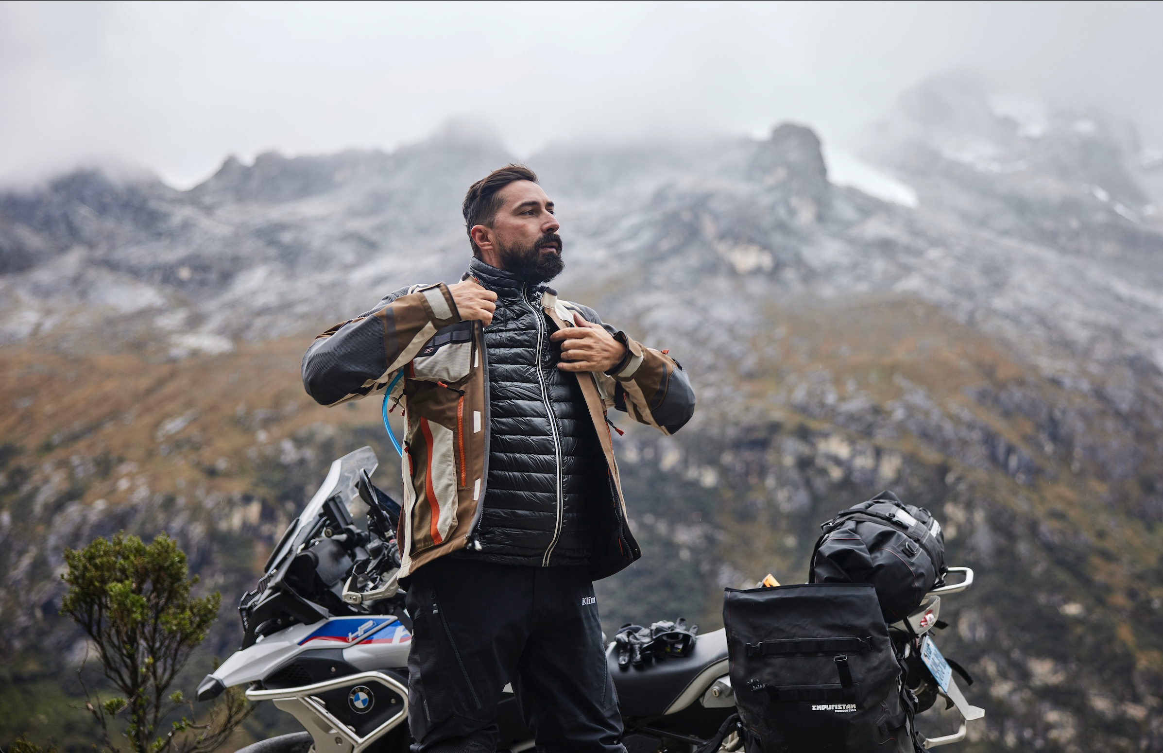 Gore-Tex Motorradjacke bei starkem Regen